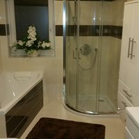 Badezimmer mit Dusche